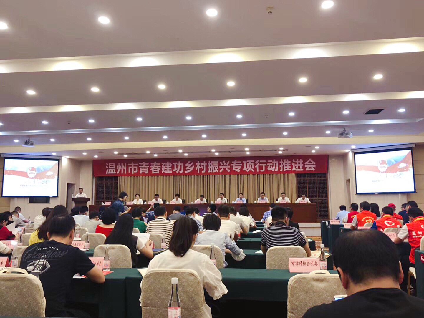 青春建功1.jpg