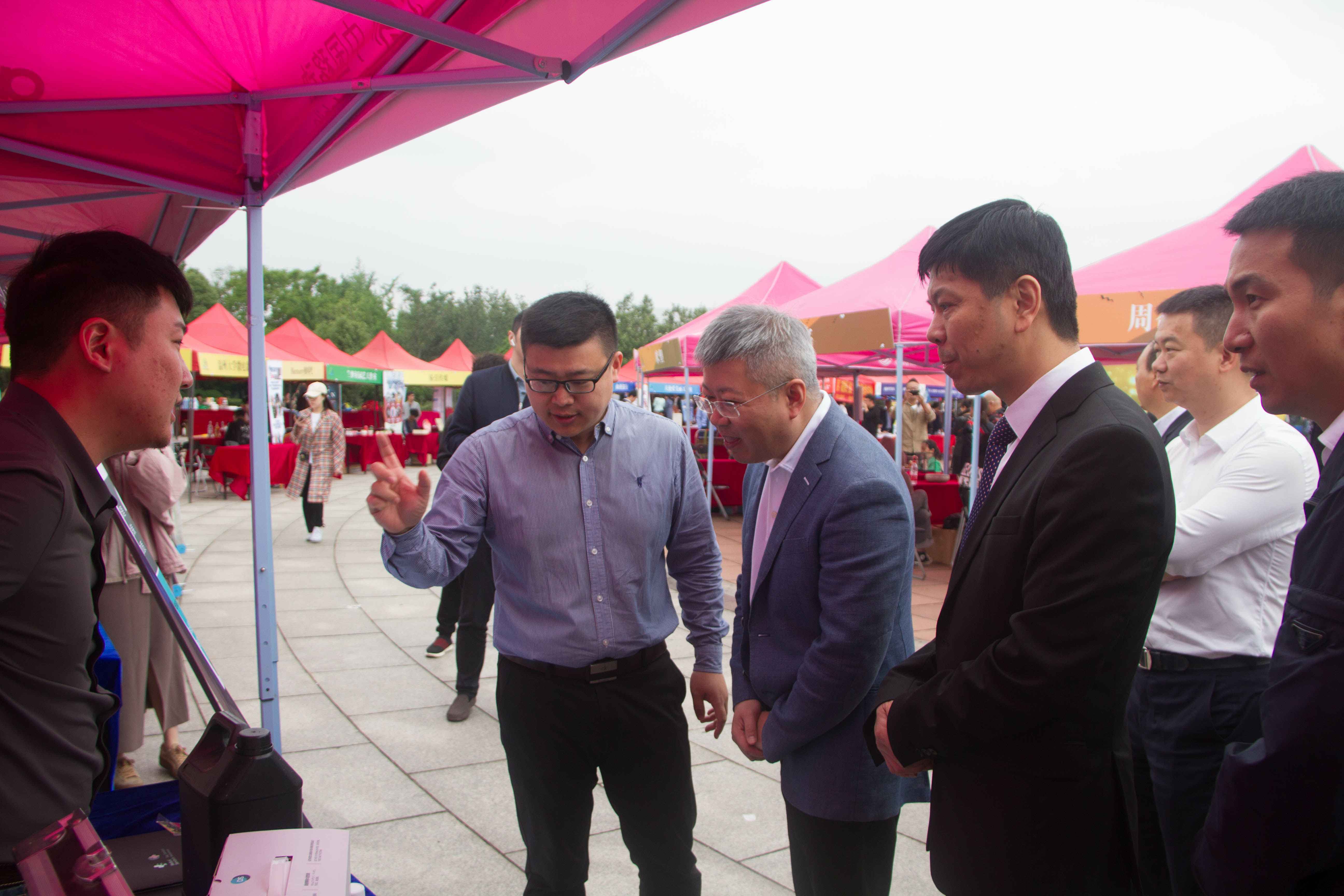 格式工廠汪馳副市長與我校日標科技創業項目負責人交流.jpg
