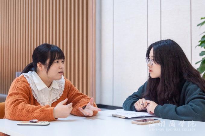 12.24校友采訪 柳瑛 雙人6.jpg