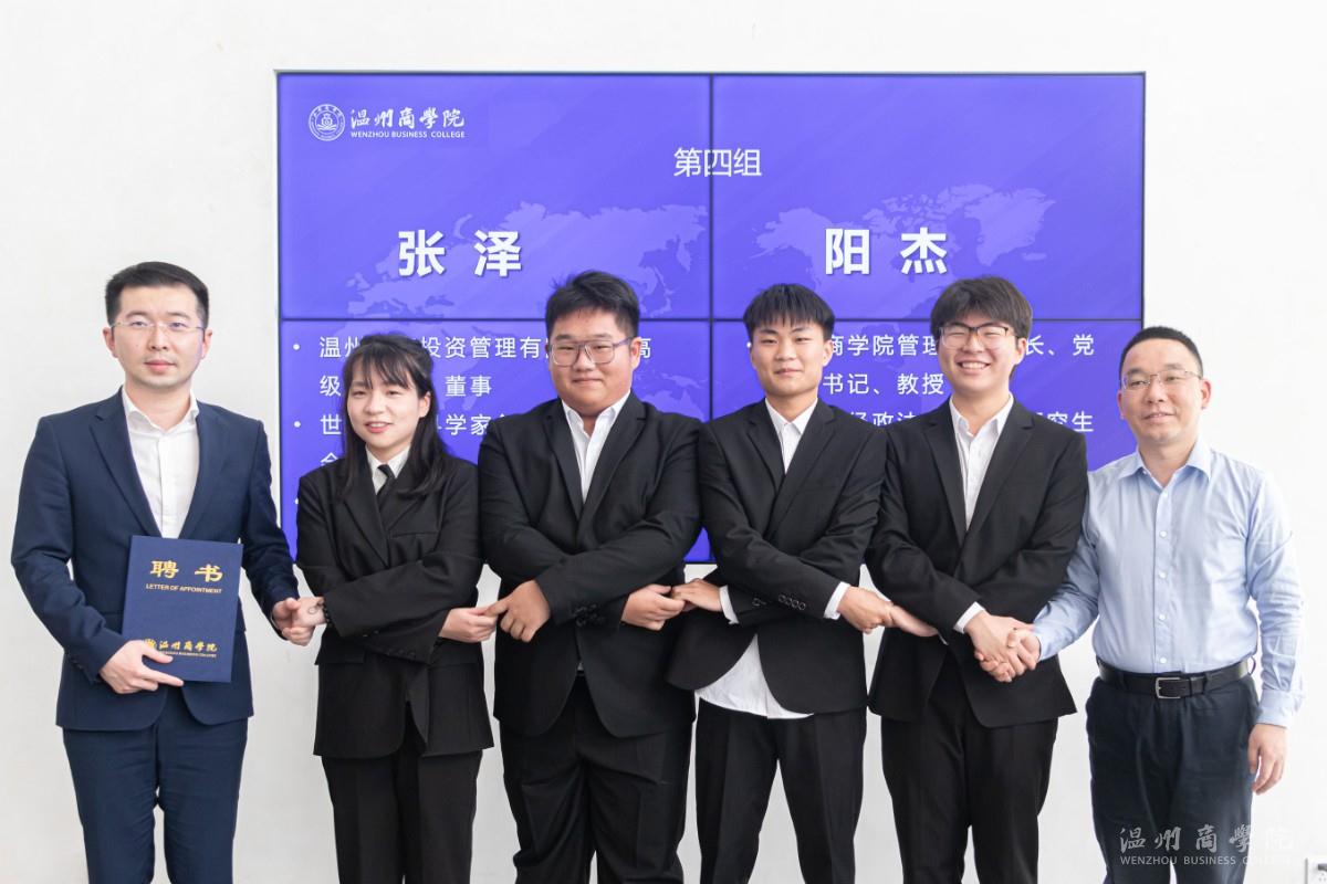2022.5.18 創管班導師——發聘書8朱思怡攝..jpg