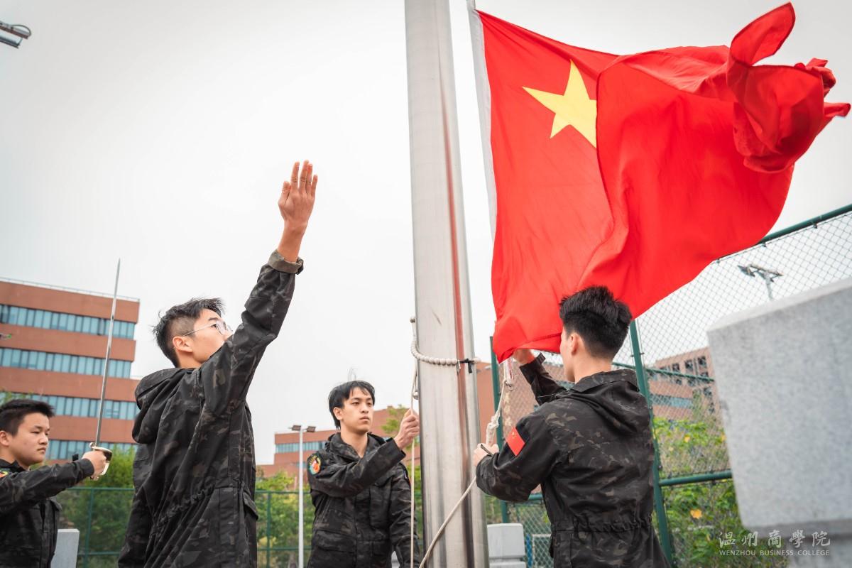 2022.10.17 國旗護衛隊 升旗3 羅欣怡_攝.jpg