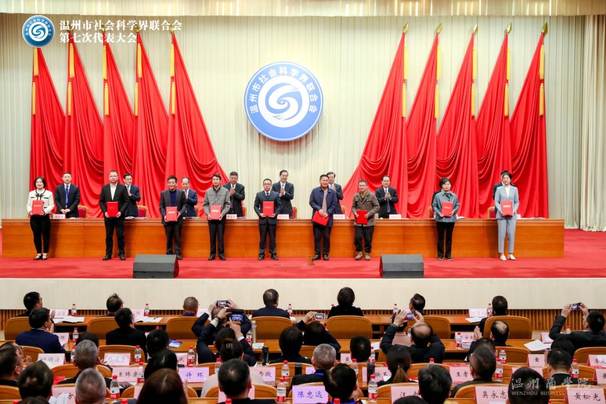 20230309汪占熬教授團隊科研成果獲市哲社科優秀成果一等獎.jpg
