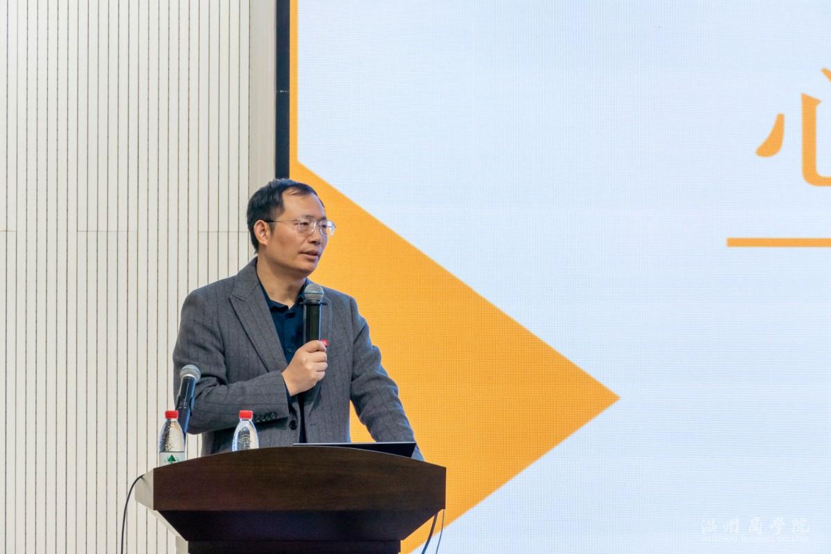 2023.3.9 心理健康教育   老師特寫2 胡卓浩攝.jpg