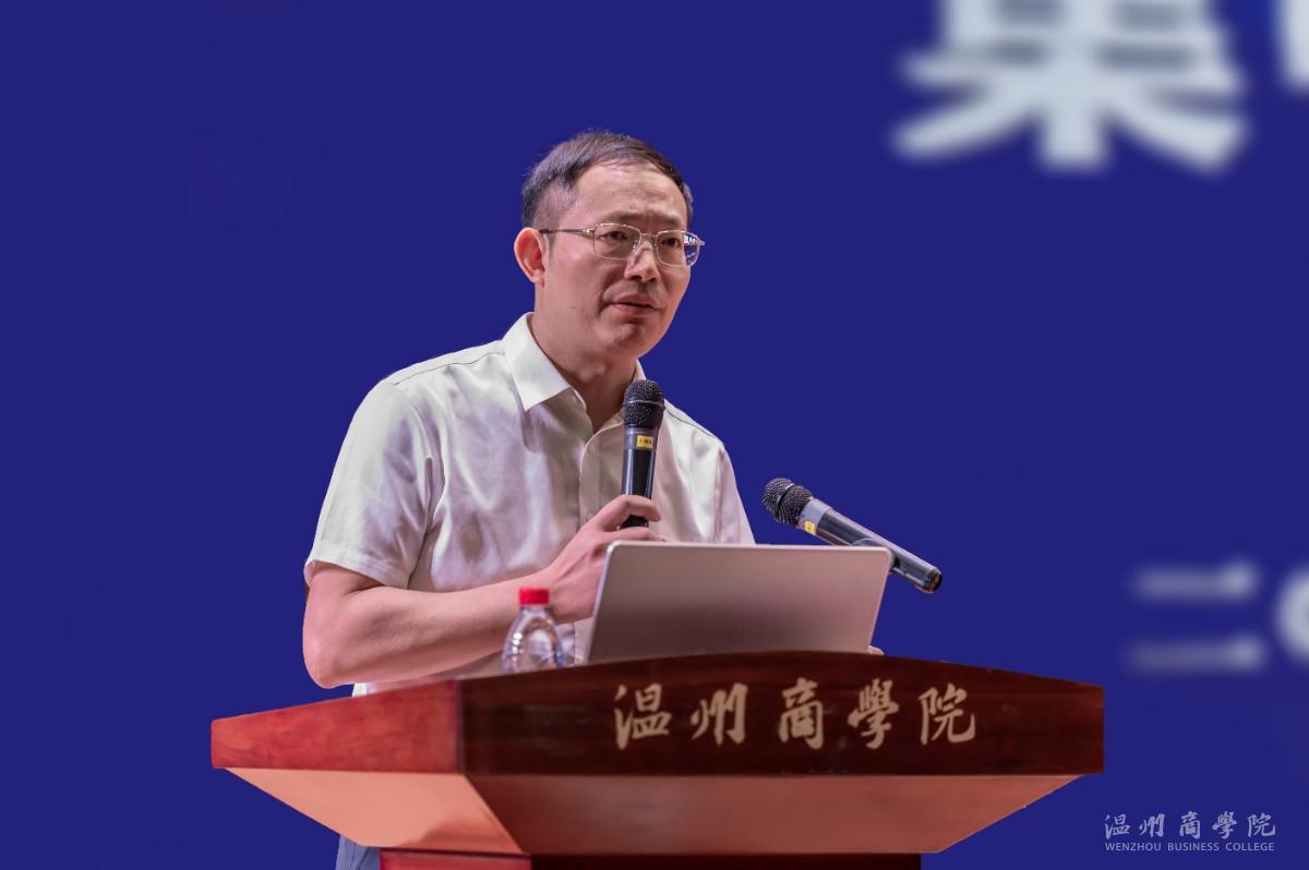 2023.10.18 師德師風講座  胡江特寫 余泓毅攝-.jpg