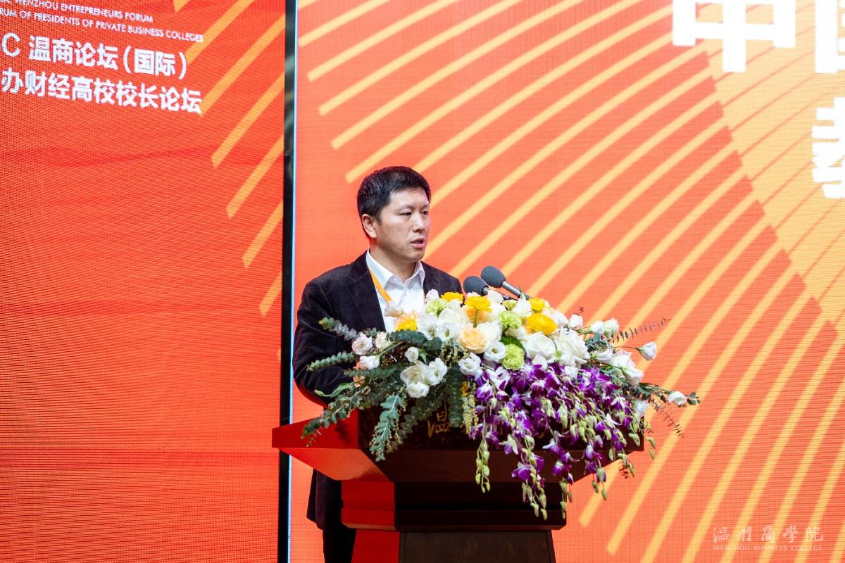 2023.11.21 校長論壇 李海龍?zhí)貙? 鄭彥愷_攝.jpg