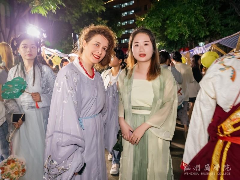 外教老師合影..jpg