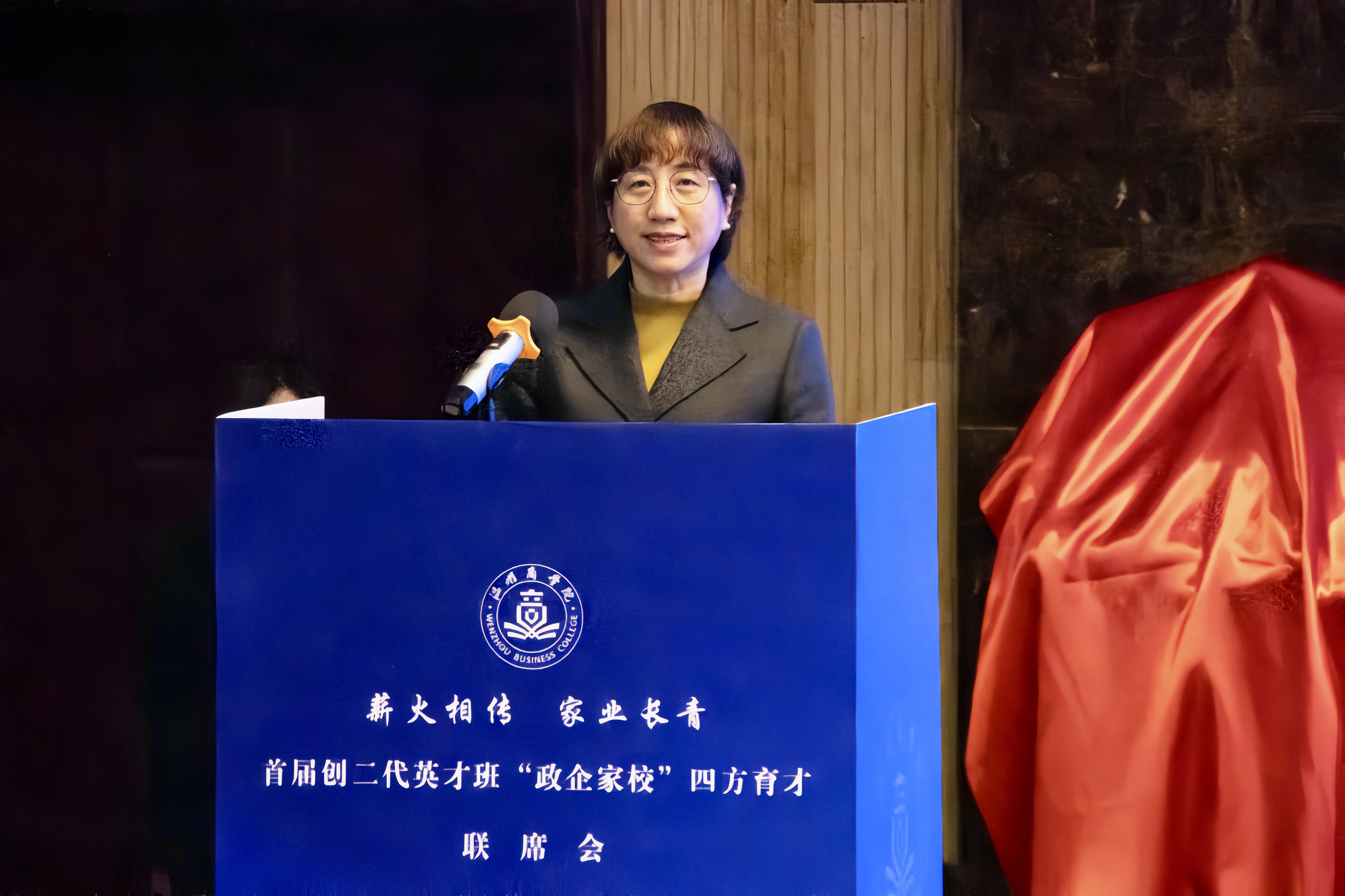 白彥副校長(zhǎng).jpg